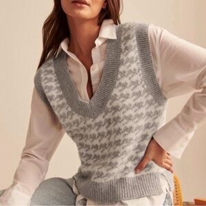 Abercrombie & Fitch Light Gray Houndstooth V-Neck Sweater Vest